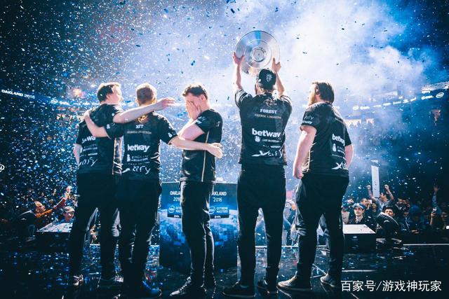 🚨 皇家贝蒂斯队官方首发阵容公布。 来源：Madrid Xtra